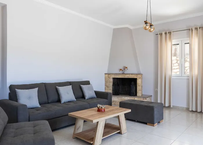 Plaka\'S House
