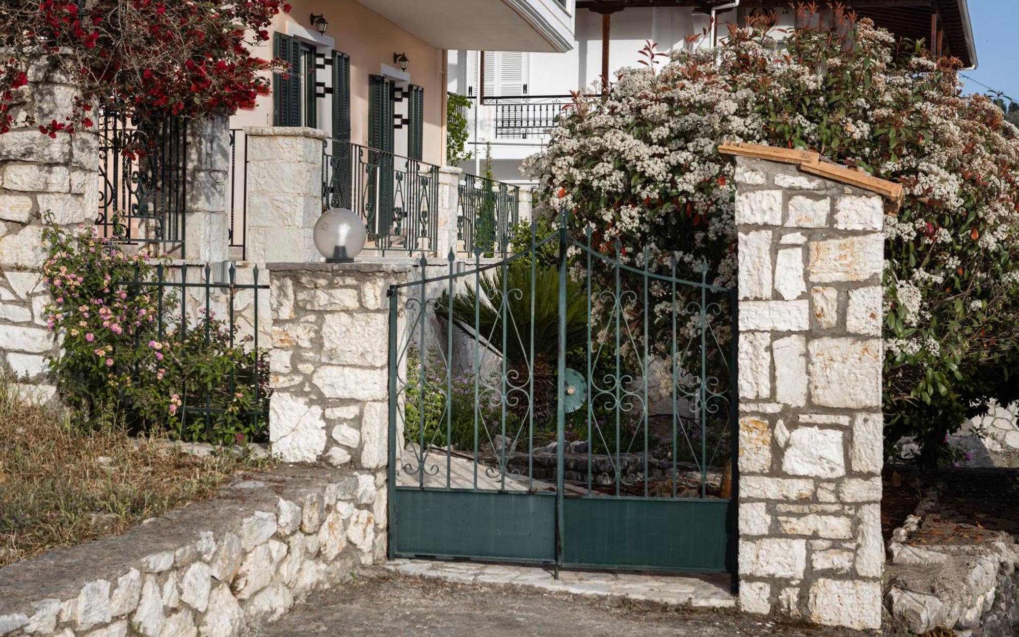 Plaka's House